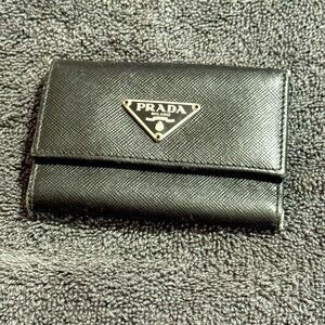 EUC PRADA 6-KEY CASE